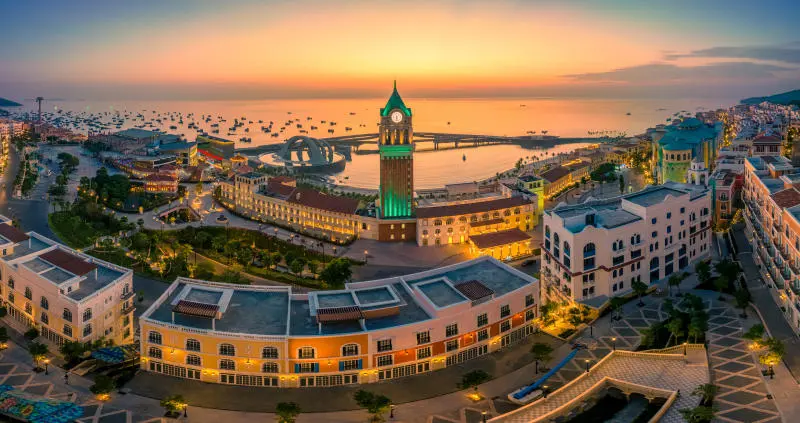 Hoang Hon Town