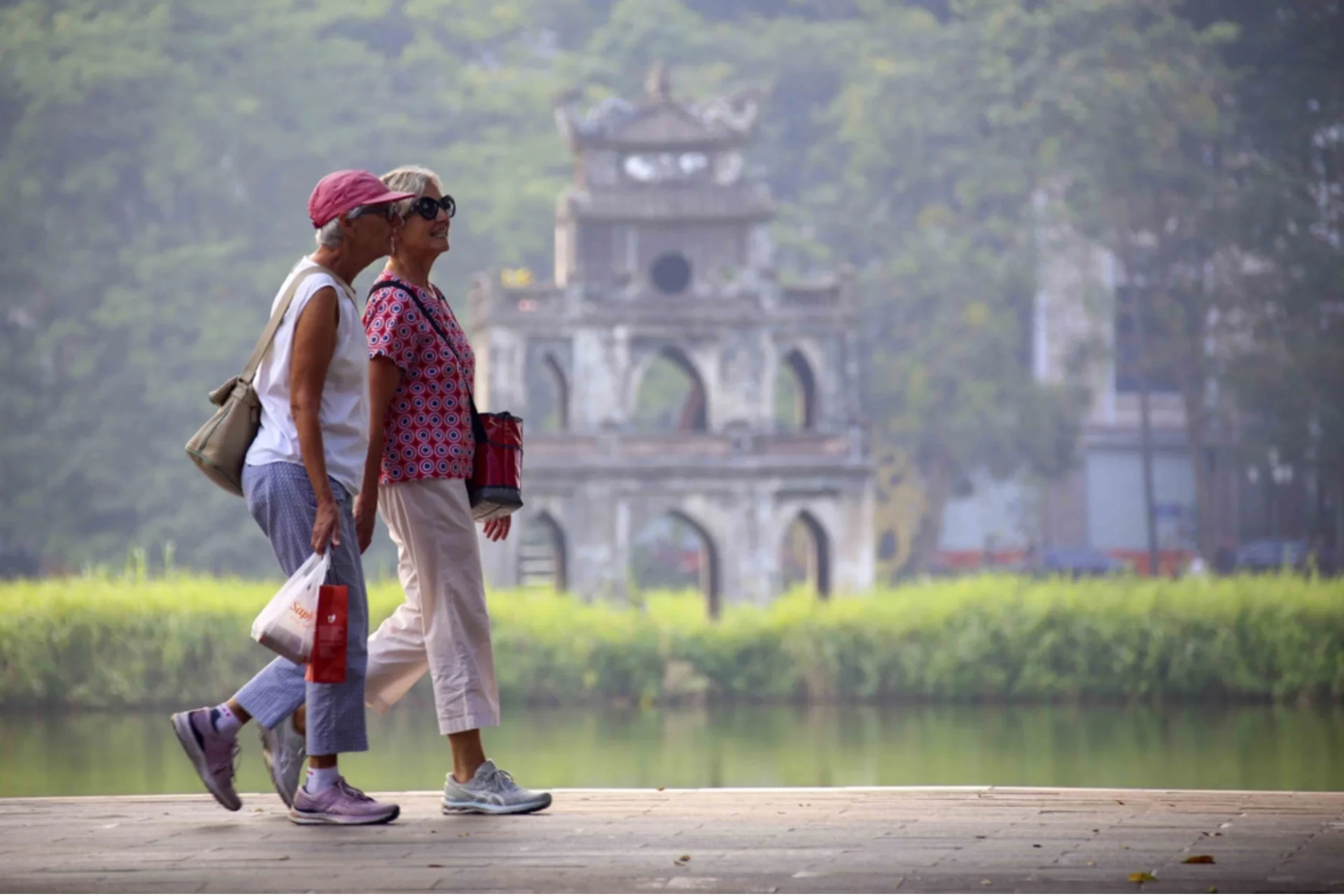 Vietnam Culture and Traditions_ Do's and Don'ts for Travelers