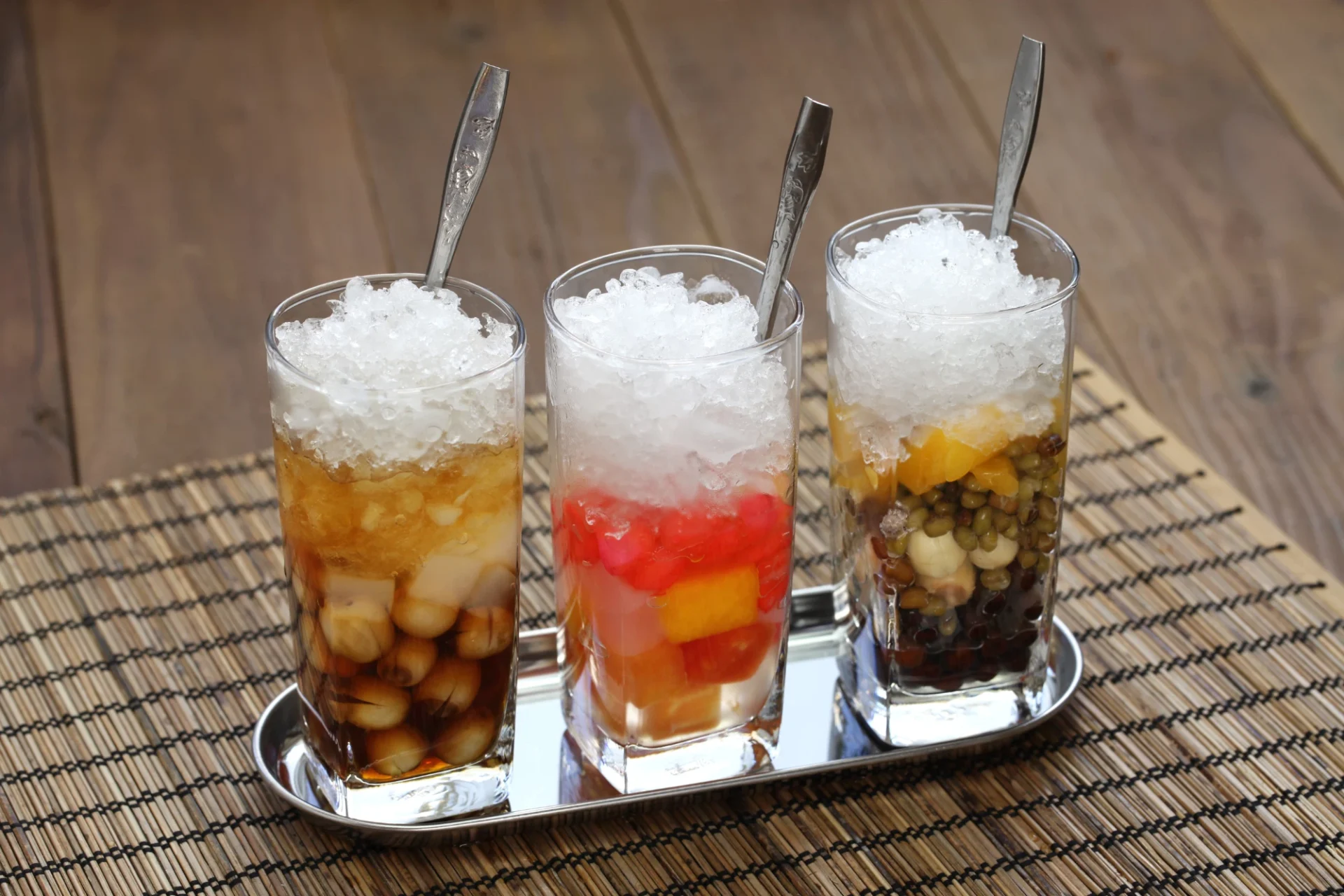 Bowls of che, Vietnamese sweet dessert soup