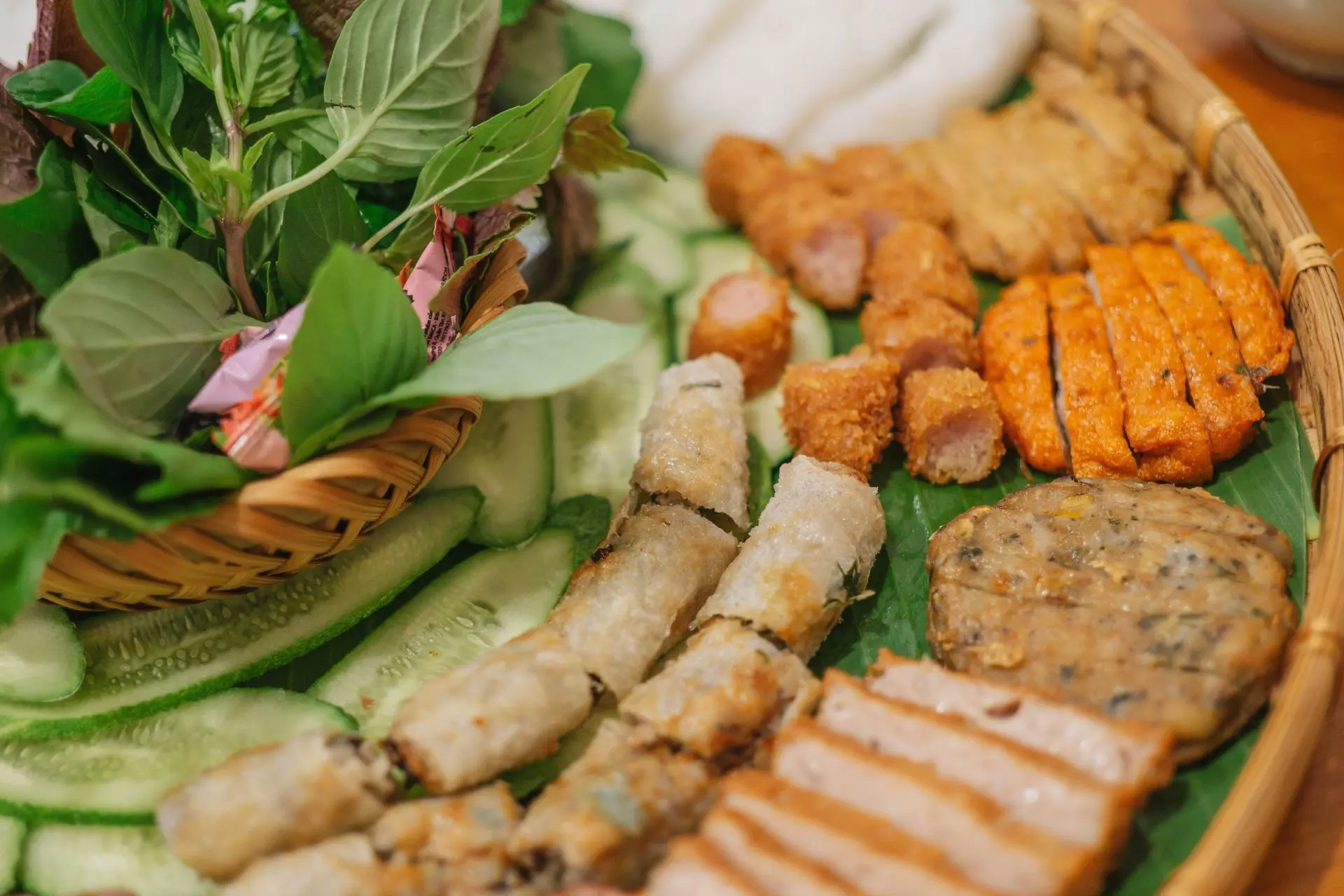 A delicious plate of Hanoi street food - Bun dau mam tom