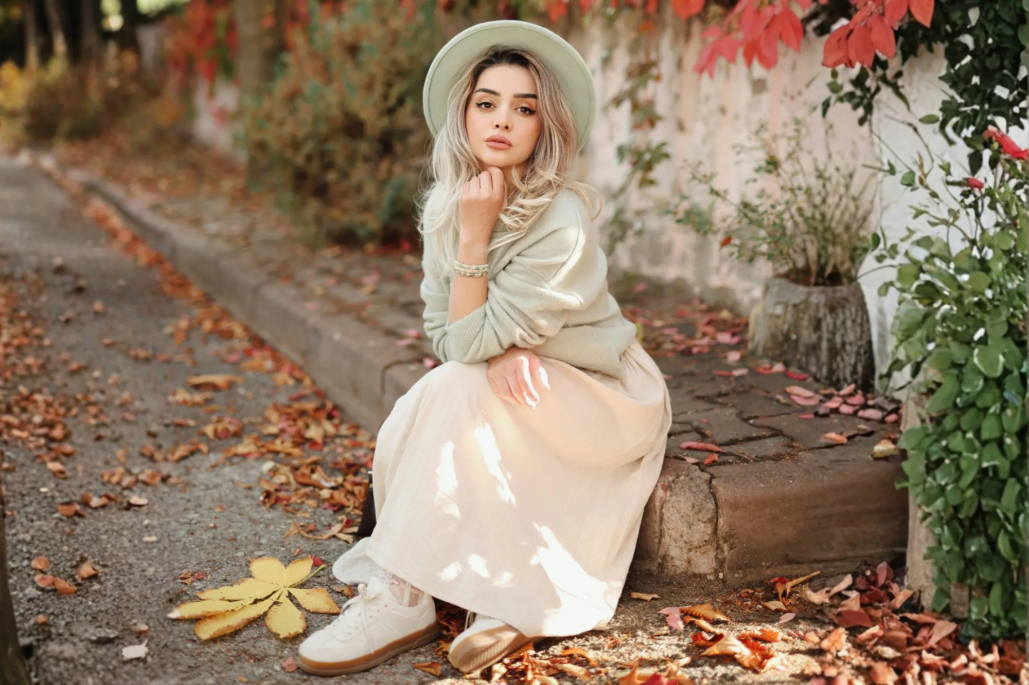 Recommended Japan Autumn Outfits for Women with skirt and sweater
