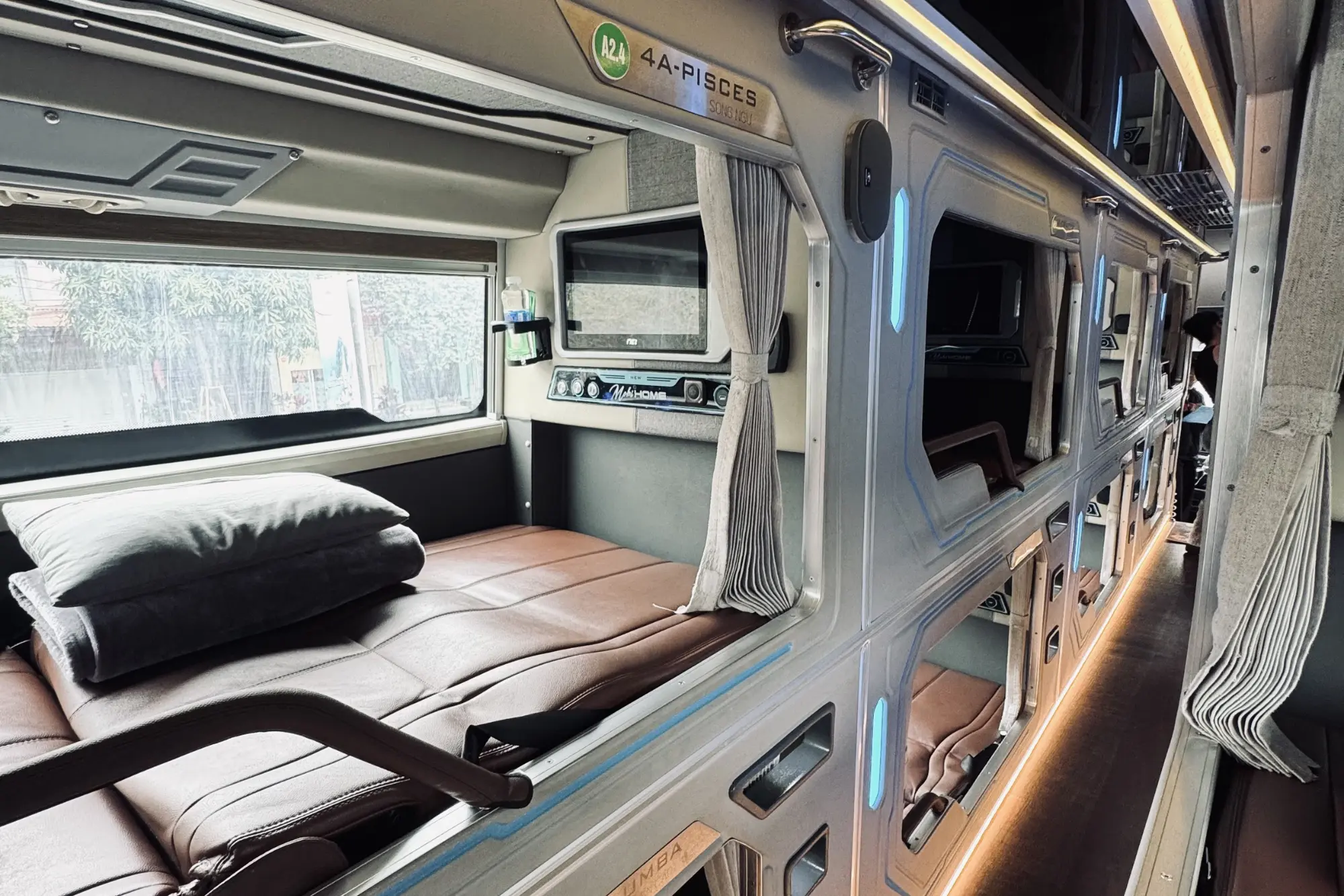 Sleeper buses in vietnam